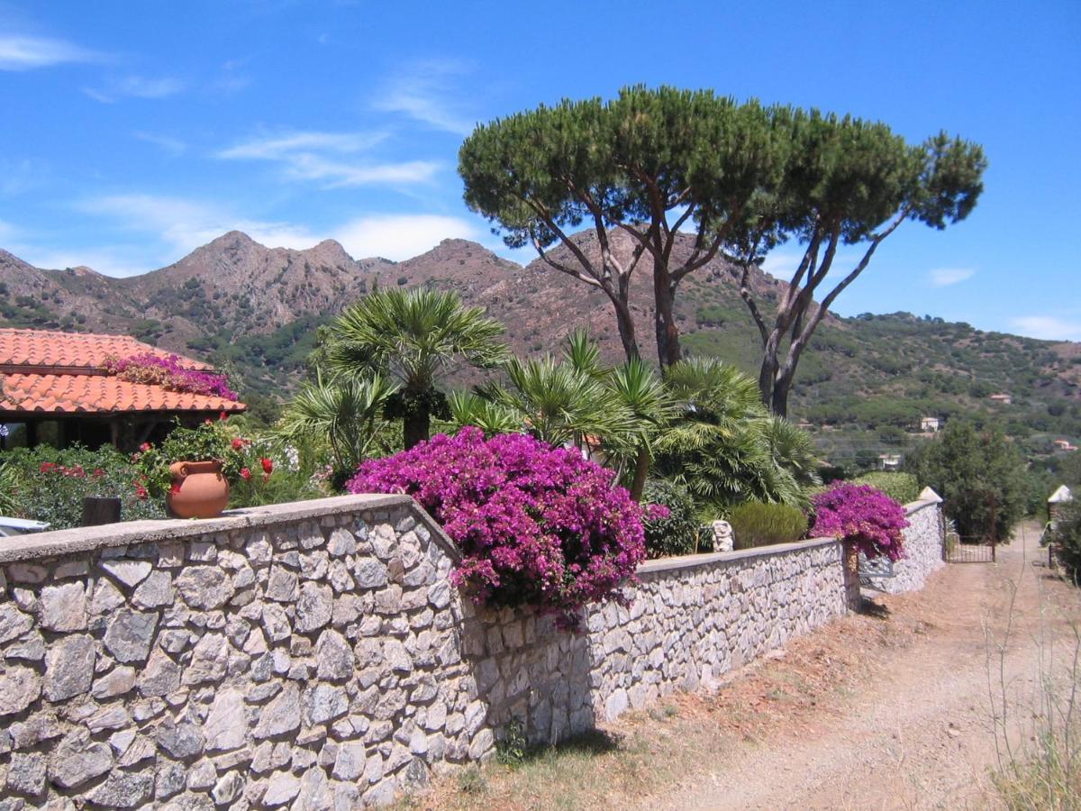 Studio-Appartment In Landhaus Mit Meerblick Porto Azzurro Luaran gambar