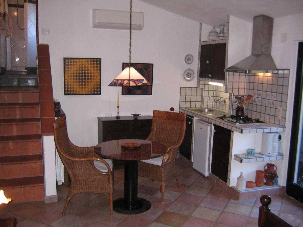 Studio-Appartment In Landhaus Mit Meerblick Porto Azzurro Luaran gambar