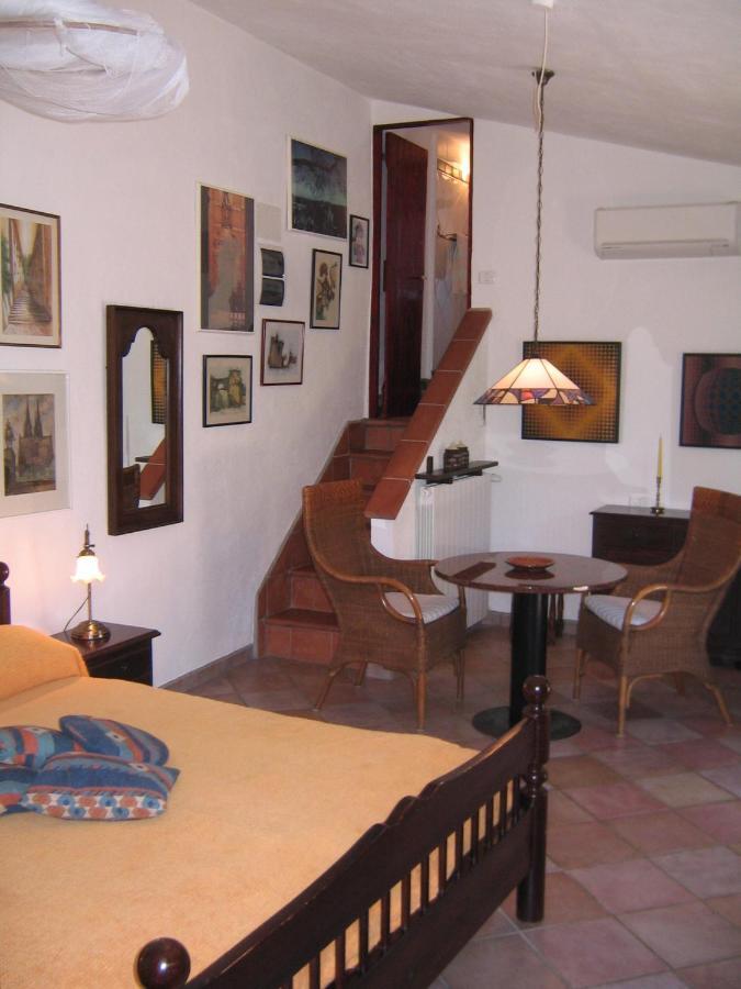 Studio-Appartment In Landhaus Mit Meerblick Porto Azzurro Luaran gambar